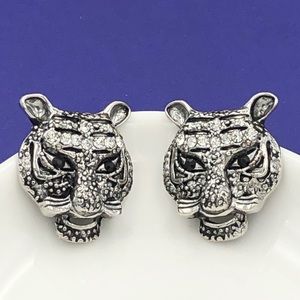 🌼 Tiger Cat Face Silver Tone Rhinestone Stud Earrings